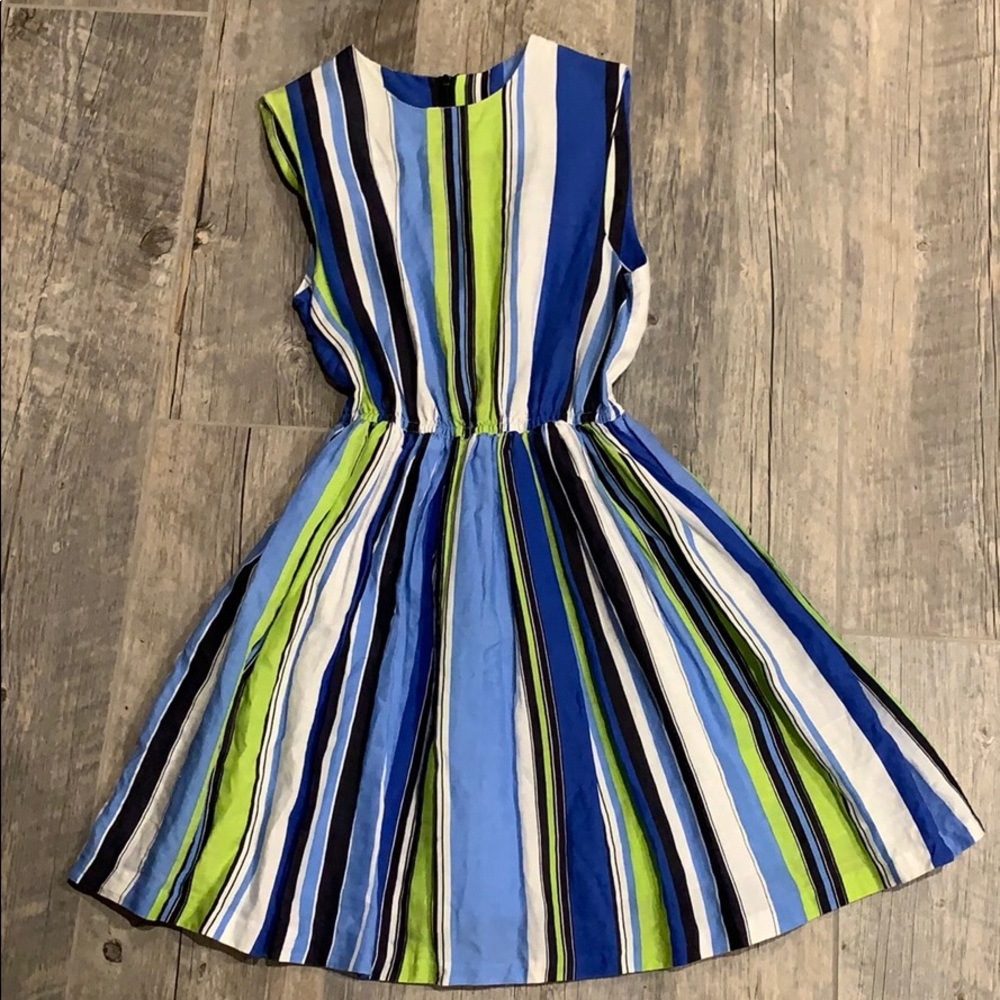One piece sleeveless dress size S.white blue green
